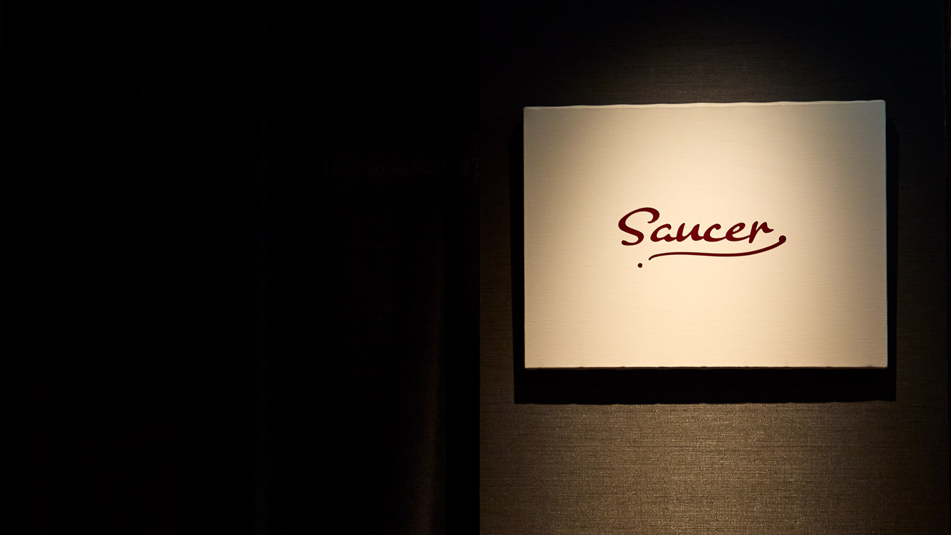 『Saucer（ソーセ）』：店内入り口の看板