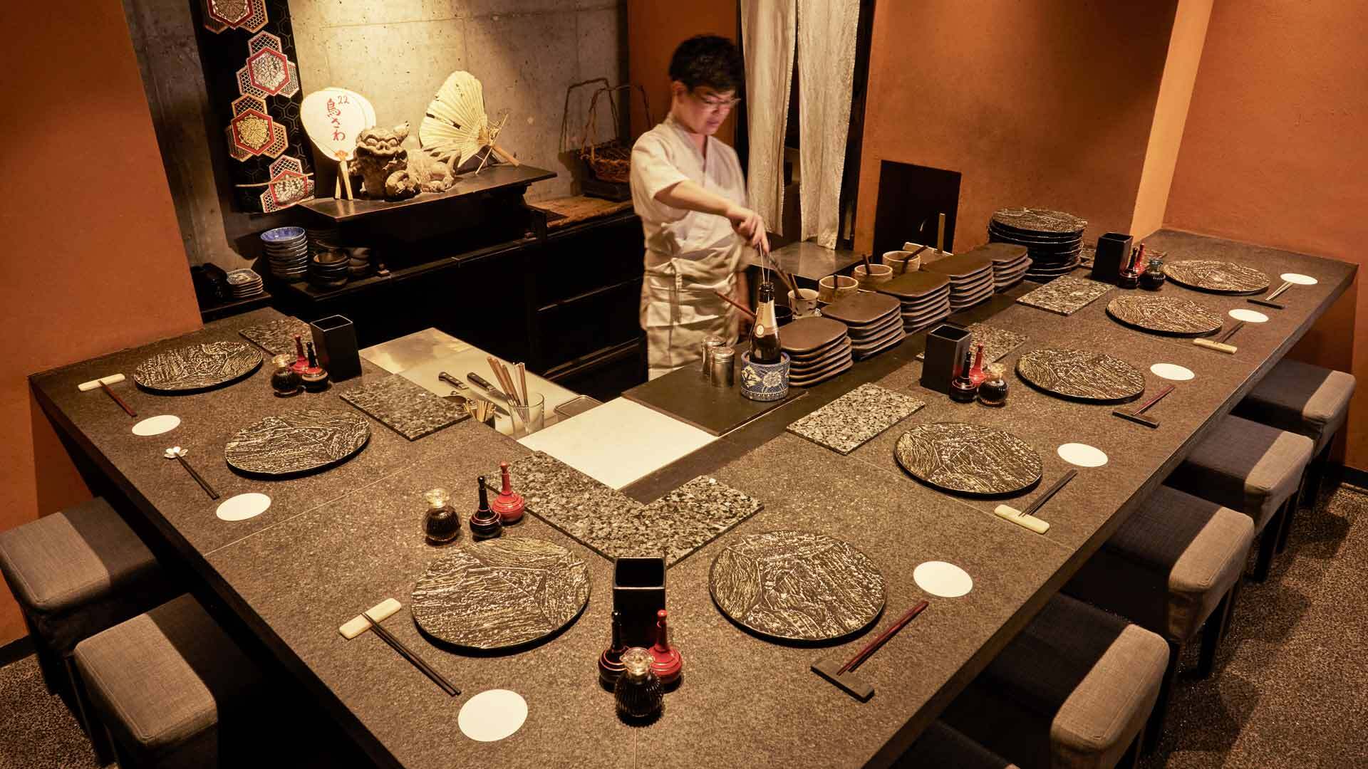 『鳥さわ22』：店内