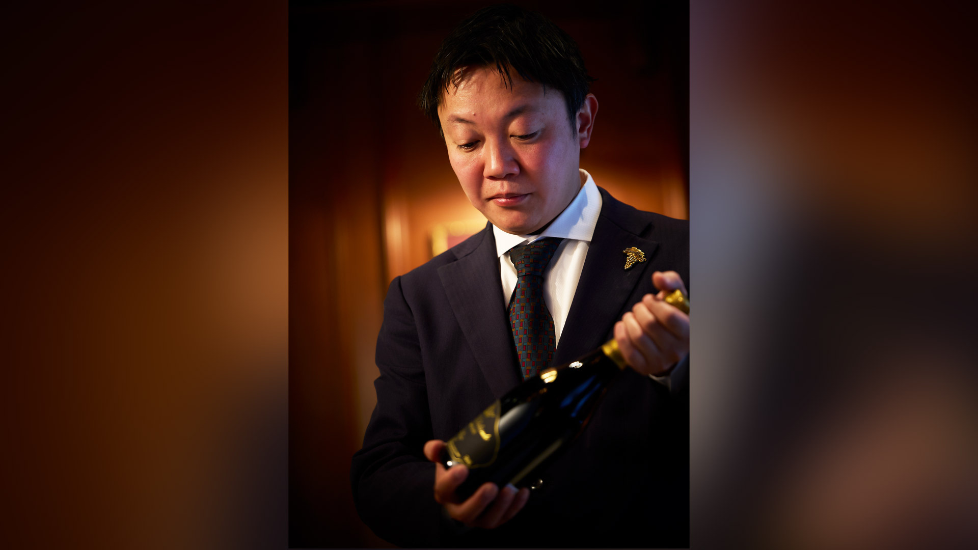 『レストラン マノワ』：オーナーソムリエの中村豪志さん