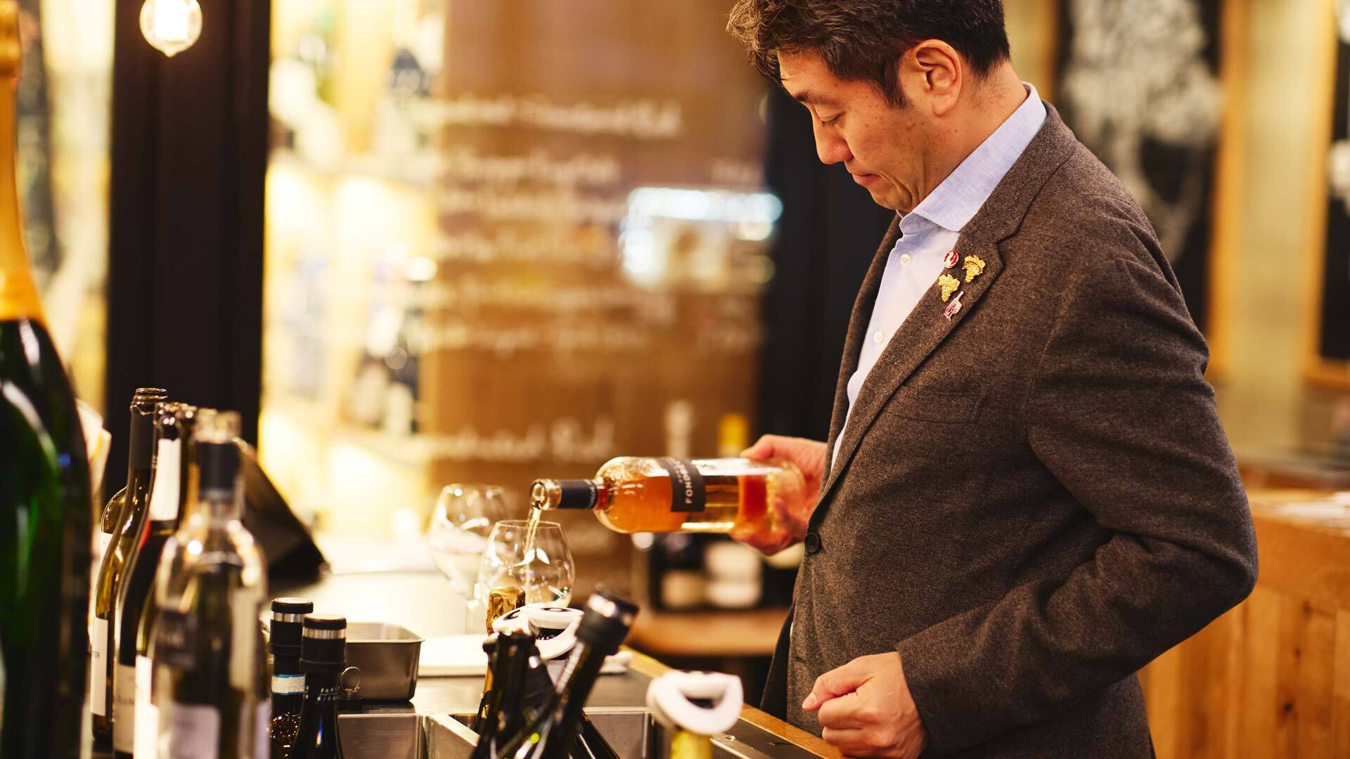 『HAND PICKING WINE』：ソムリエの大越基裕さん