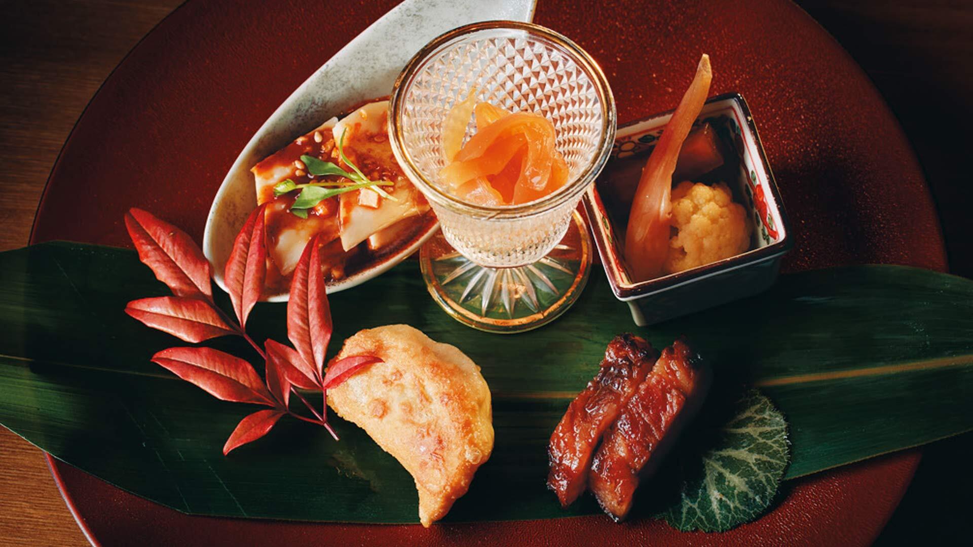 『茶龍』：「前菜盛り合わせ」（シグネチャーコース￥13,800の一例）