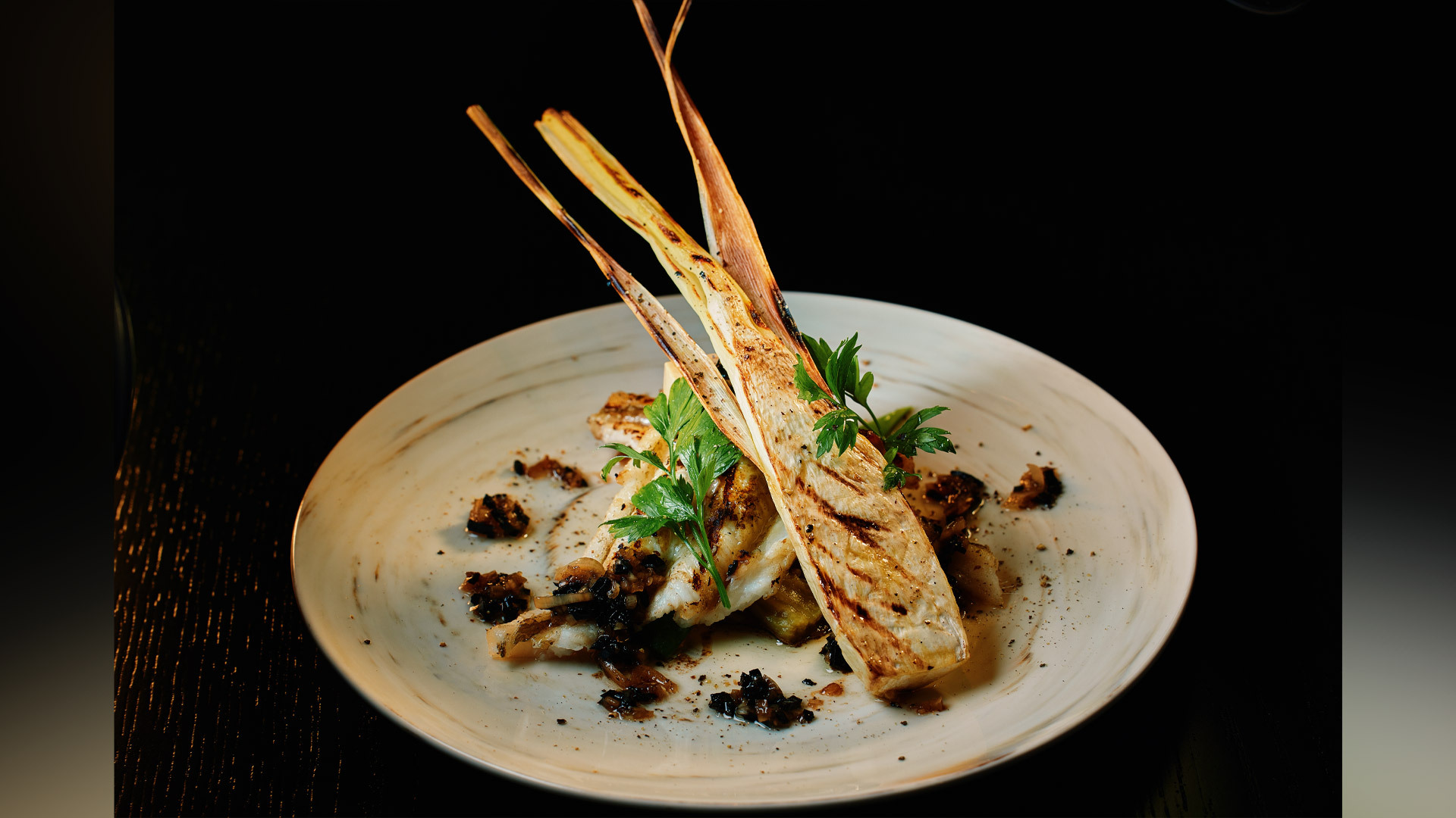 『Chez L’Ours（シェ ルオス）』：「穴子の備長炭焼きとフォアグラのコンフィ焼きナス トリュフヴィネグレット」￥3,300