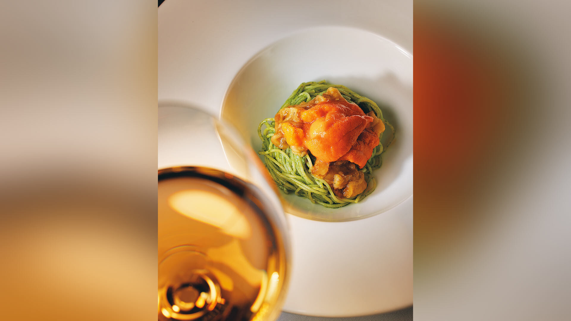 『インカント』：夏の季節コース（￥13,500）よりパスタの一例