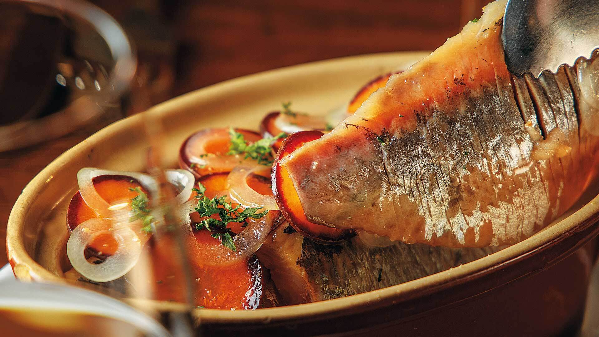 『ラミティエ』：「北海道産ニシンの冷製マリネと温かいインカのめざめ」￥1,600