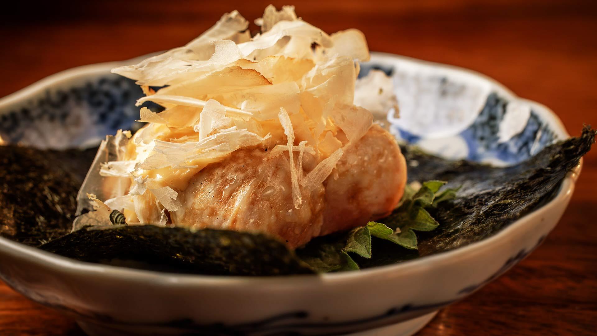 『やきとり松明』：「おまかせコース」￥14,500より「ささみ海苔巻き」