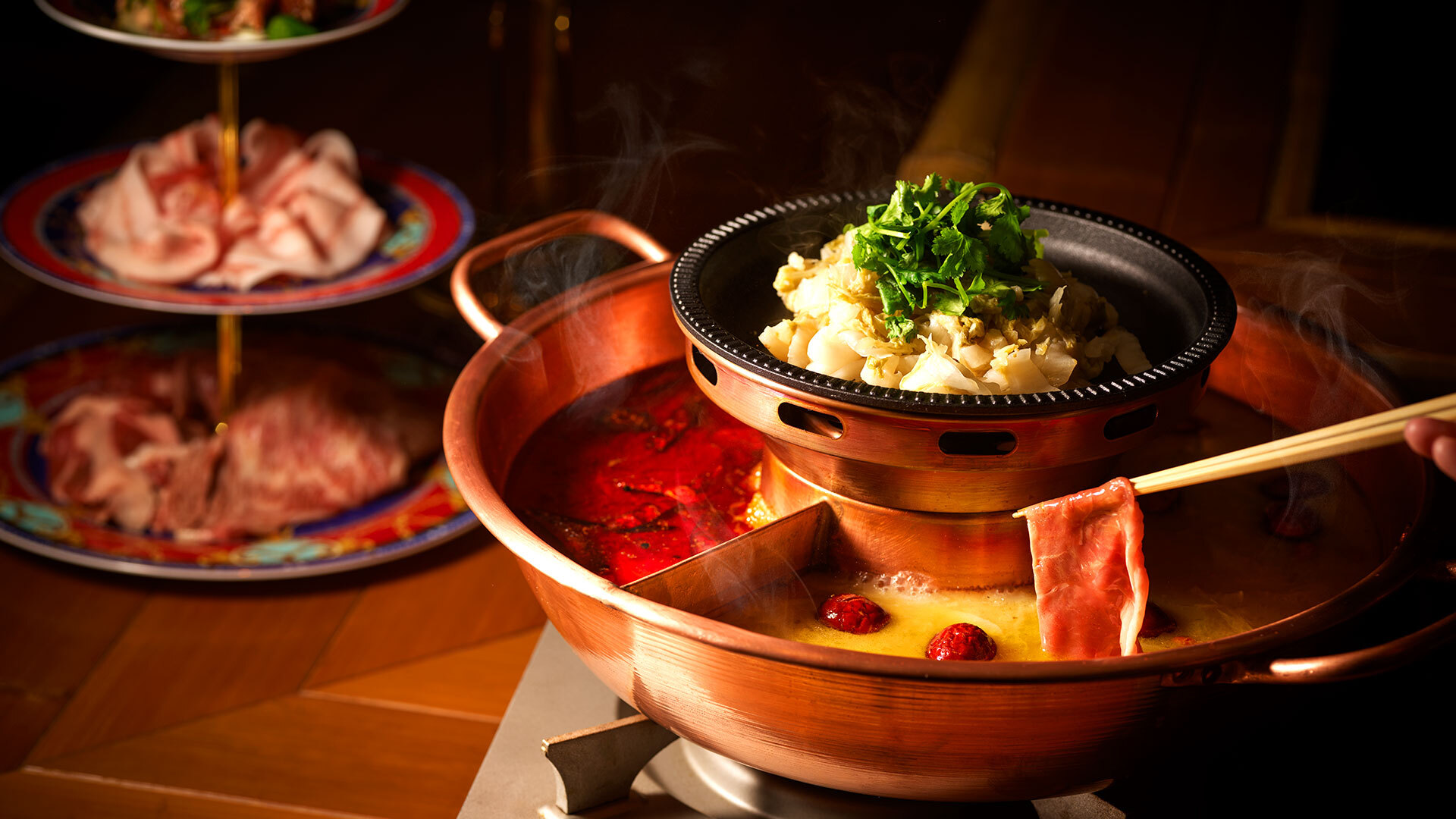 『中華料理 月居』：「上海蟹と火鍋コース」￥19,800 ※2025年2月末まで提供