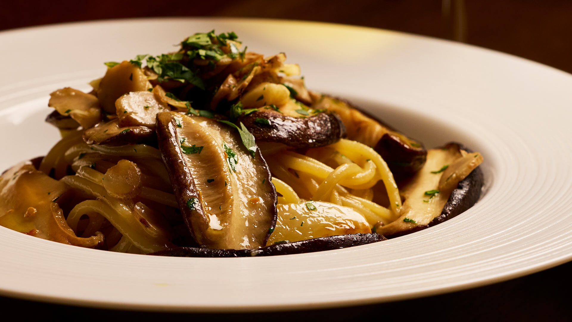 『Ginza Machi Pon』：「肉厚しいたけのペペロンチーノ」￥1,480