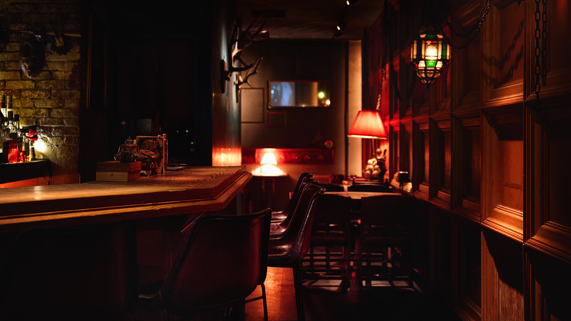 『ムジナ・バー（mujina BAR）』：隠れ家感溢れる店内