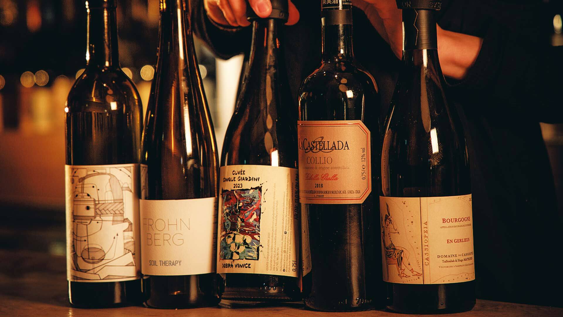 『I.N.U.飯田橋』：グラスワインの一例