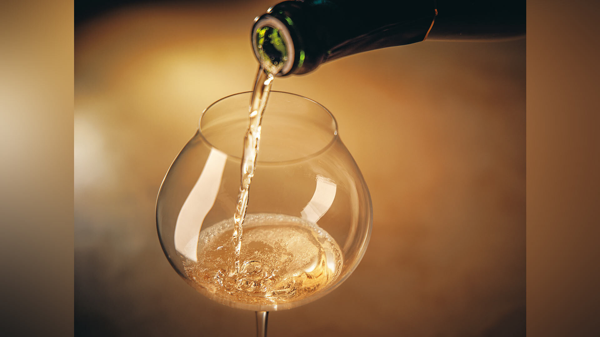 『I.N.U.飯田橋』：使用するグラスは、スロバキアの「ロナ」製