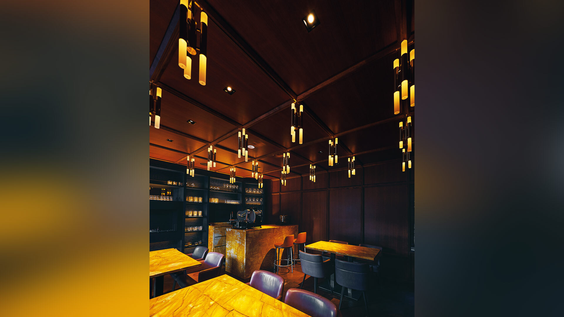 『セントラル（中環）』：客席は3テーブル最大12名まで利用可能