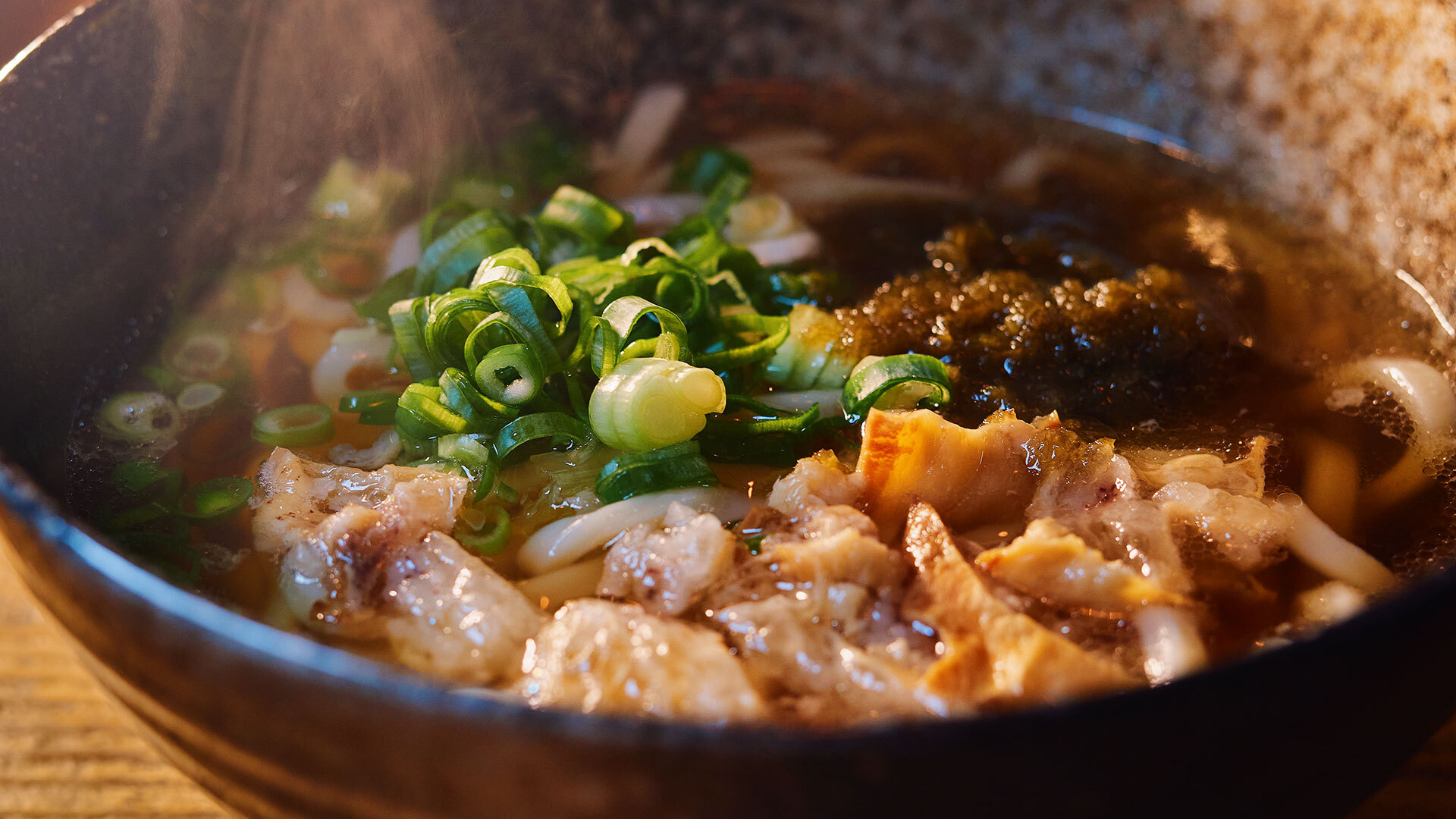 『LAFF BAR＆KITCHEN』：「かすうどん」1,000円