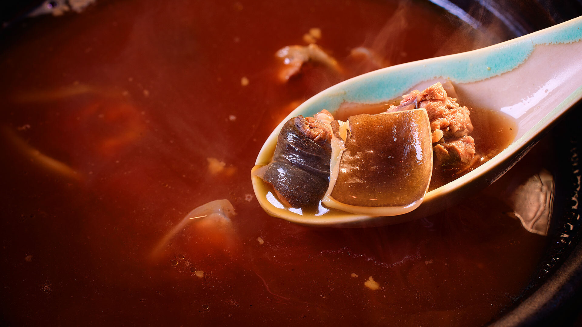 『心・技・体 うるふ』：「すっぽん丸鍋」￥7,800～（2人前）