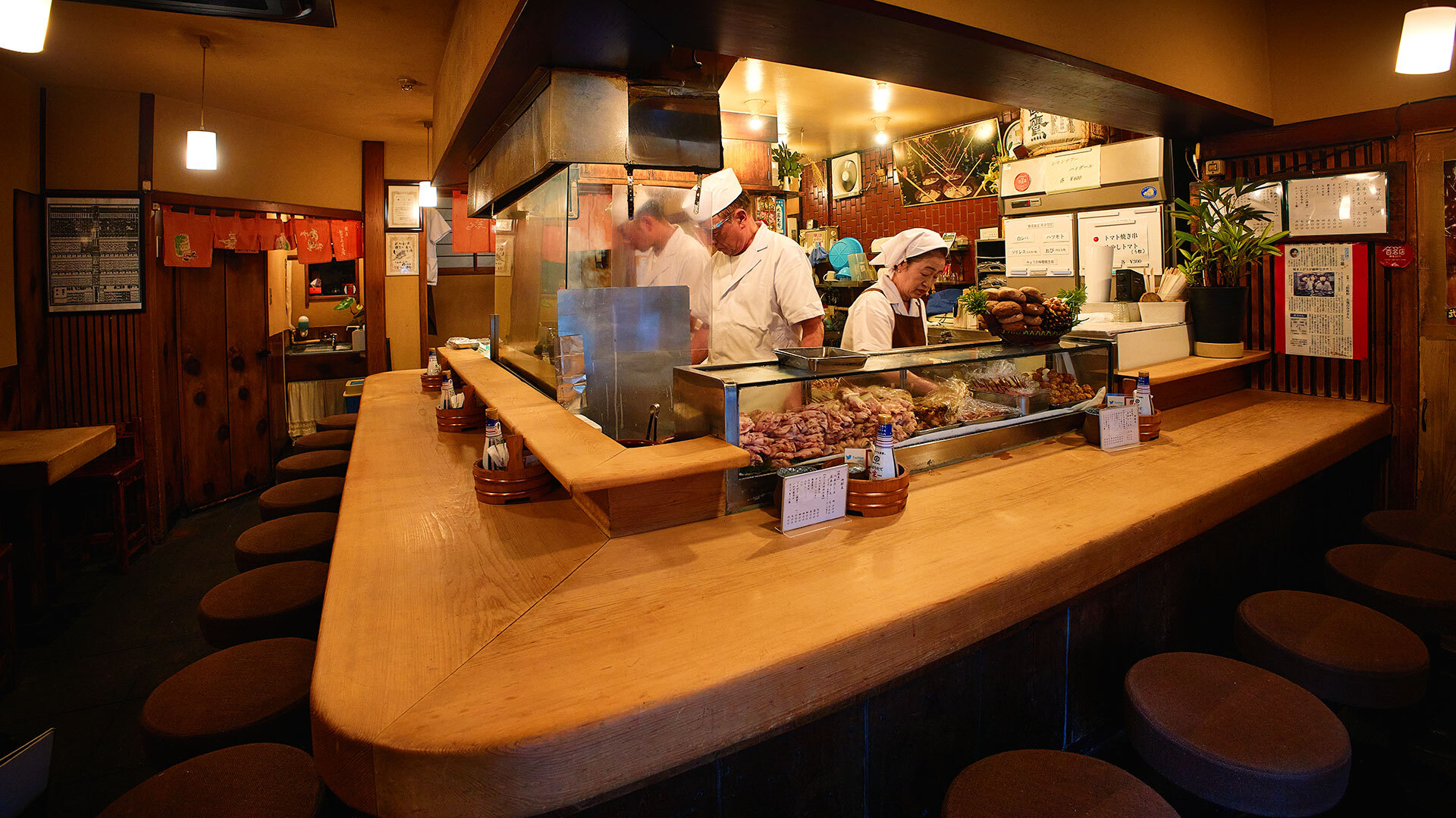 『焼鳥 武ちゃん』：店内