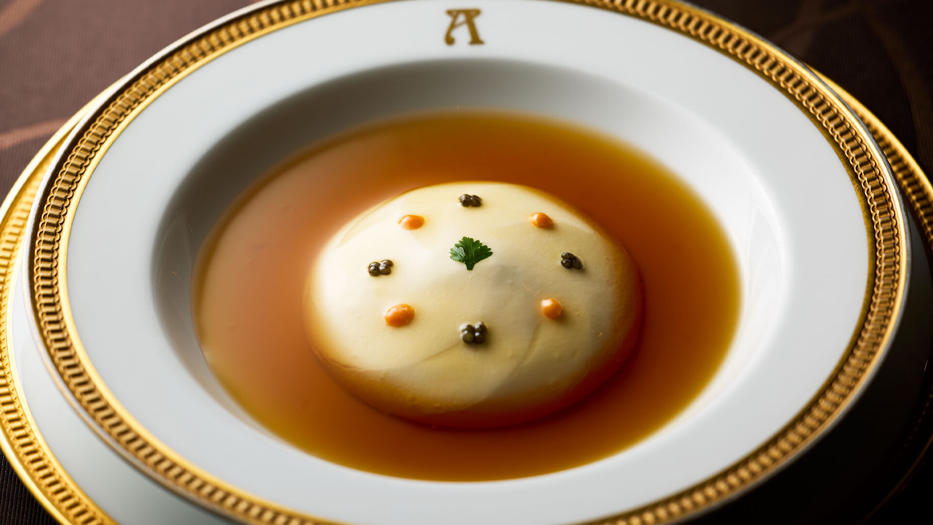 『アピシウス』：「雲丹とキャビア 野菜のクリームムース コンソメゼリー寄せ」\9,460