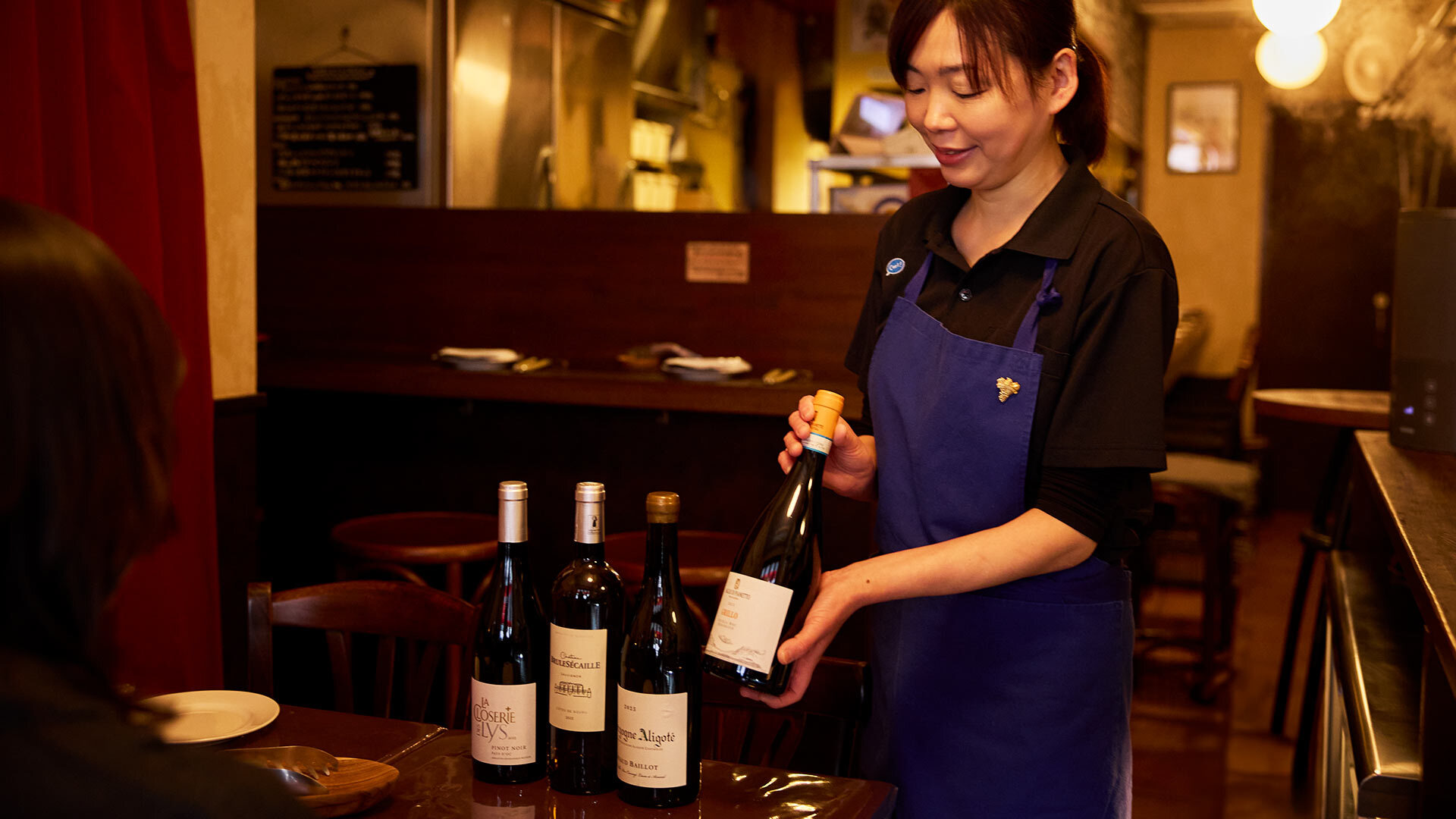 『Ginza Machi Pon』：ソムリエの真知子さん