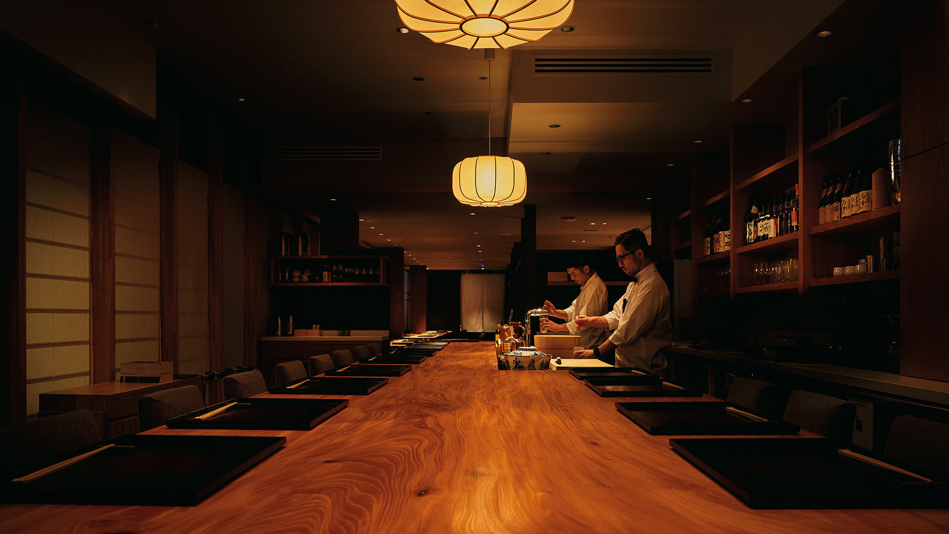 『溜池なかむら』：店内