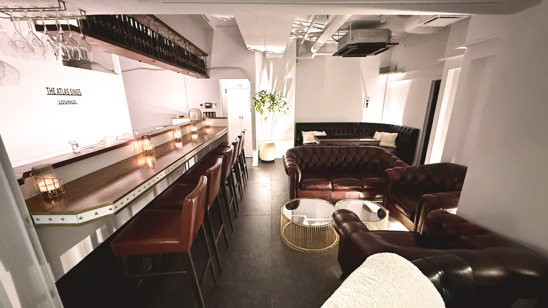 『THE ATLAS SINGS』：系列店の『THE ATLAS SINGS LOUNGE』