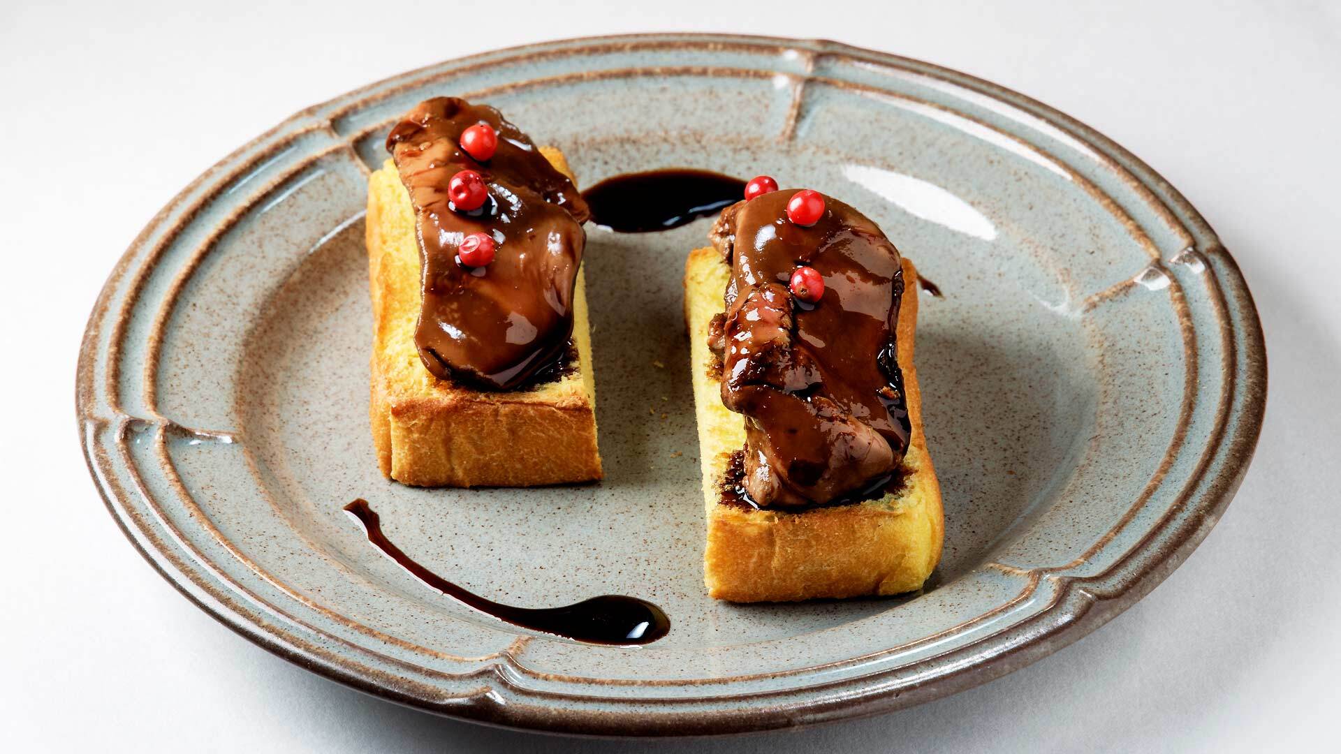 『ワイン＋つまみ Nomka』：「しっとりレバーの香り醤油風味かぼちゃパン」（￥700）