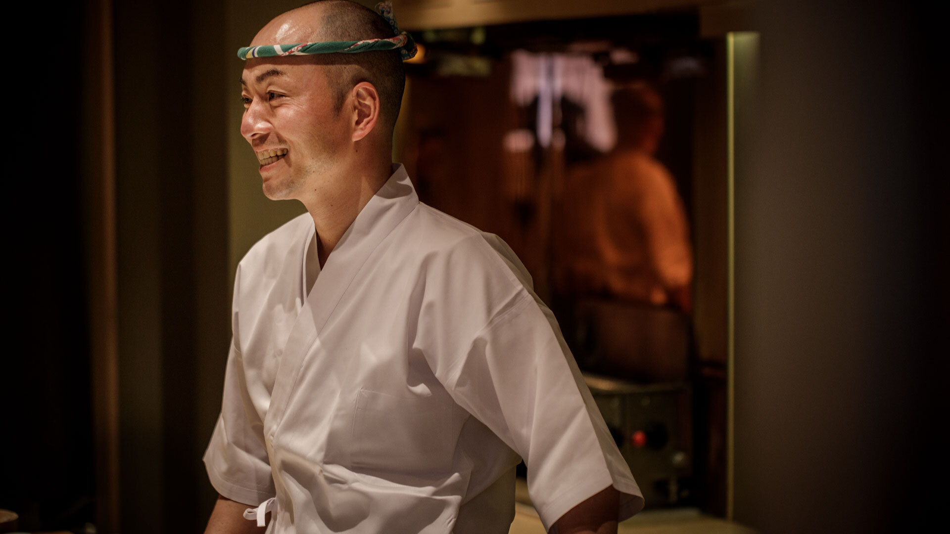 『すし 晴』：店主・佐藤治彦さん
