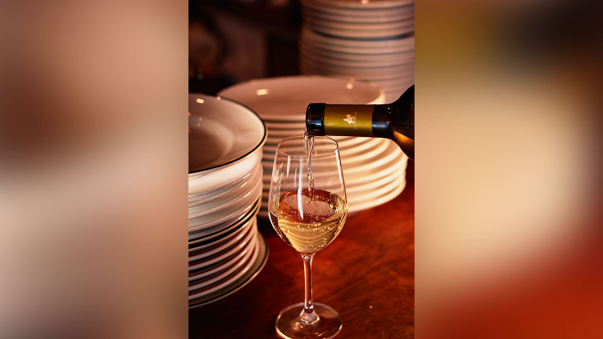 『バール スペッソ』：グラスワイン825円～