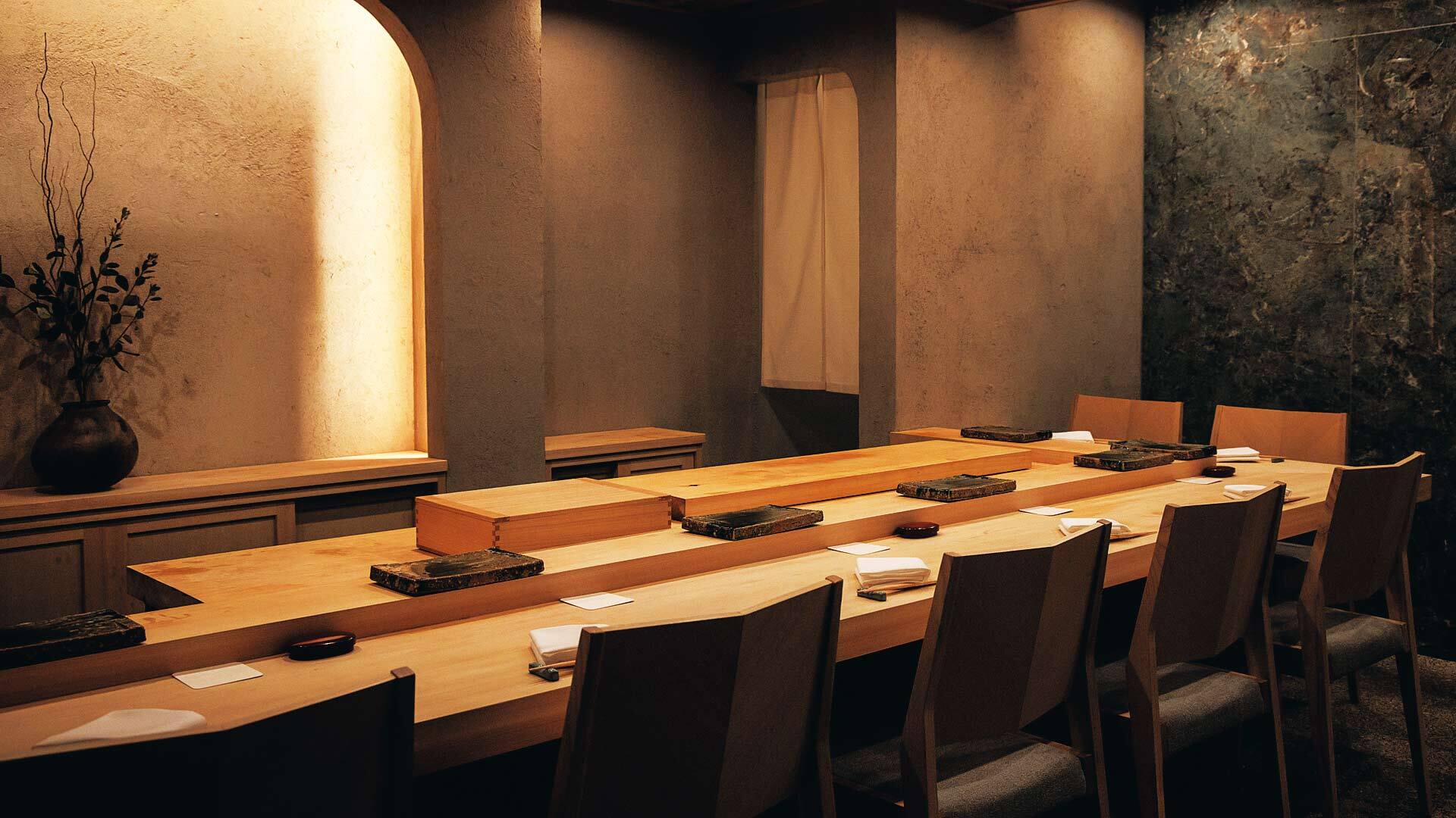 『麻布台 ゆう利』：カウンター席