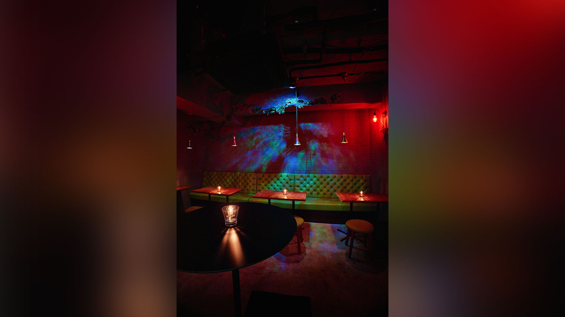 『THE HISAKA』：メインバーの店内