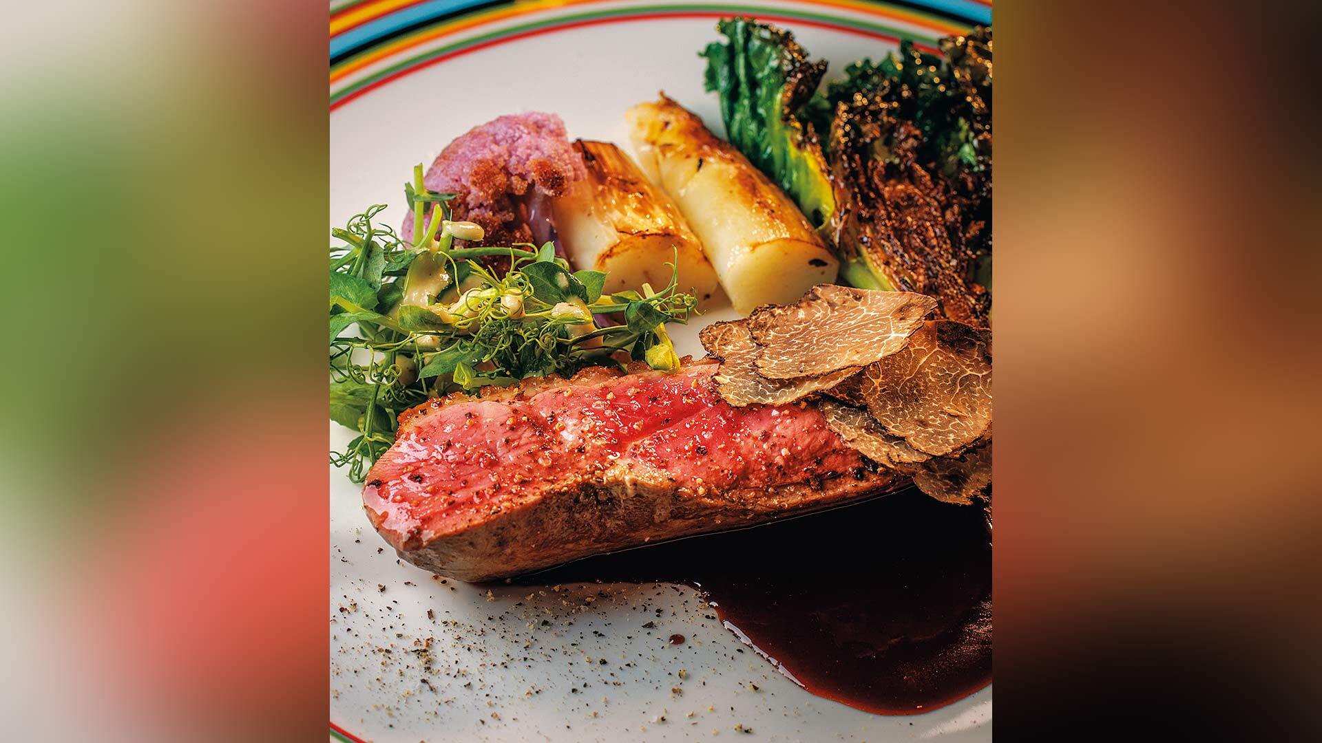 『ほ志の』：スペシャルコースより「鴨のローストトリュフ風味の赤ワインソース」