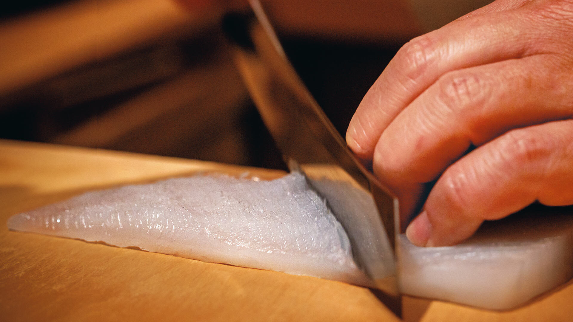 『西麻布 鮨 真』：すべてのネタに、丁寧に包丁を仕込む