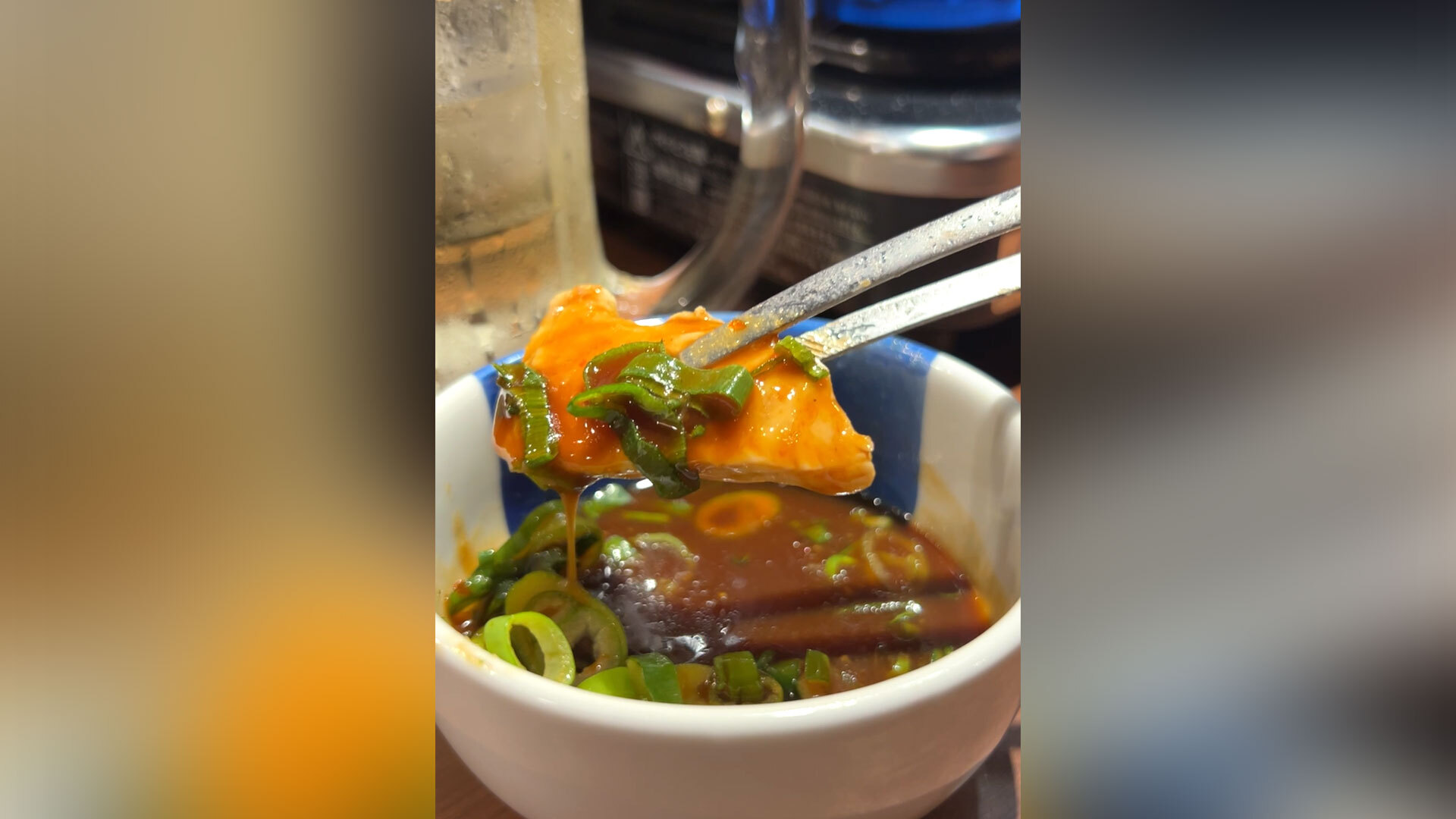 『にんにく鶏焼肉サン』：秘伝の「にんにくだれ」