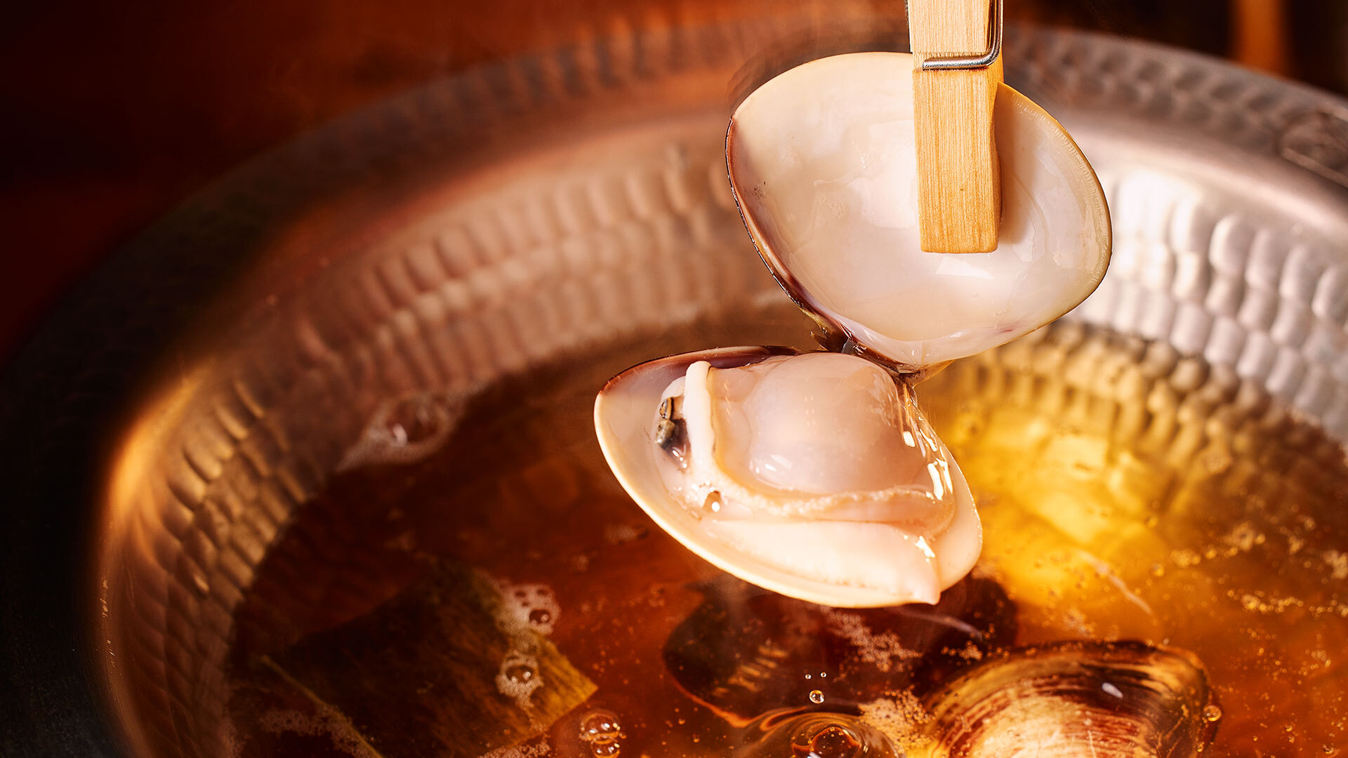 『割烹 藤』：ぷっくりと身が詰まり、旨みが強い“桑名のはまぐり”