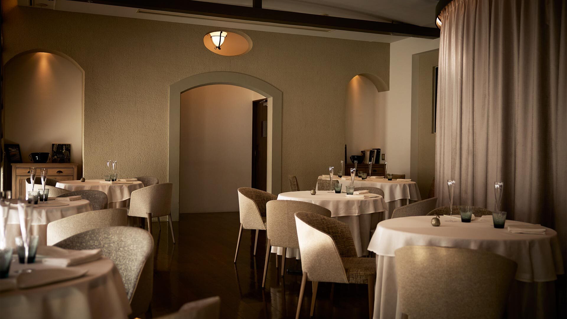 『エスキス』：店内