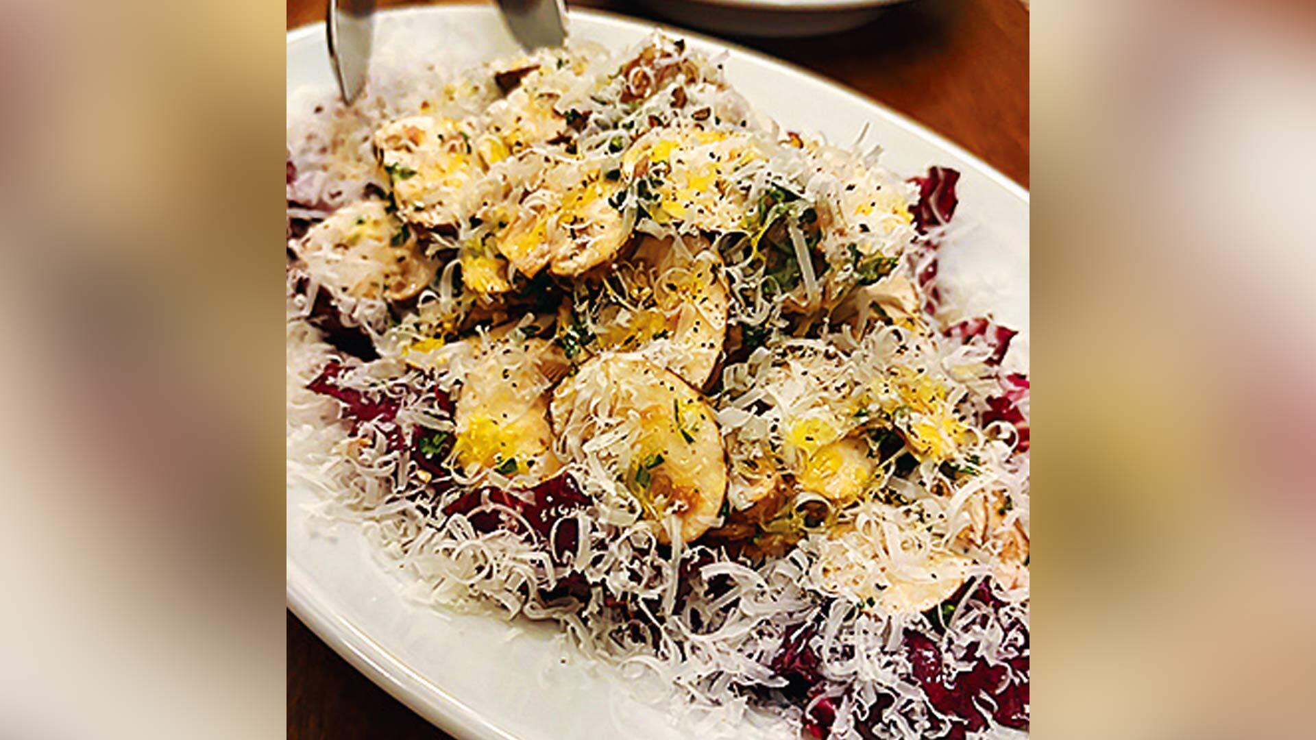 『ラミティエ』：八幡平マッシュルームとトレビスがふんだんに使われたサラダの一例