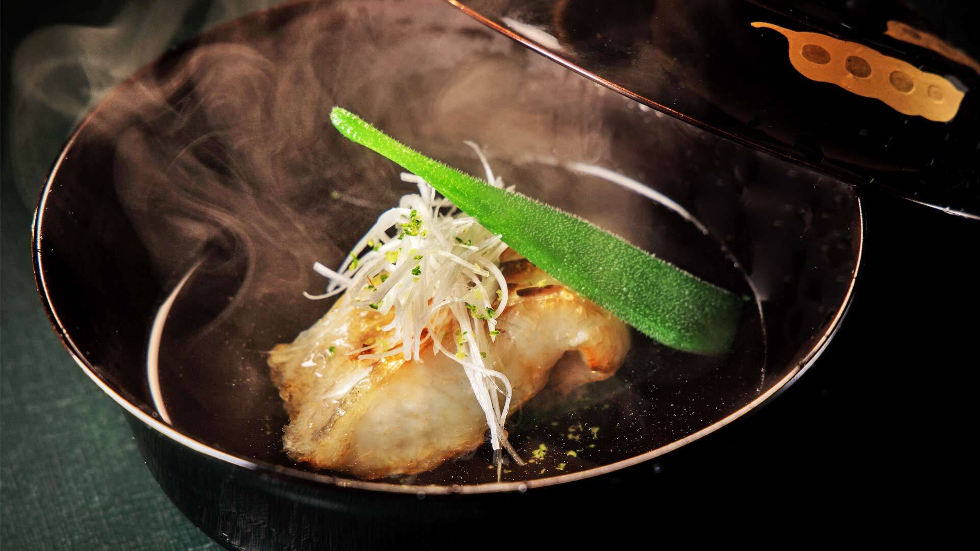 『和食菅井』：夜のコースよりお椀