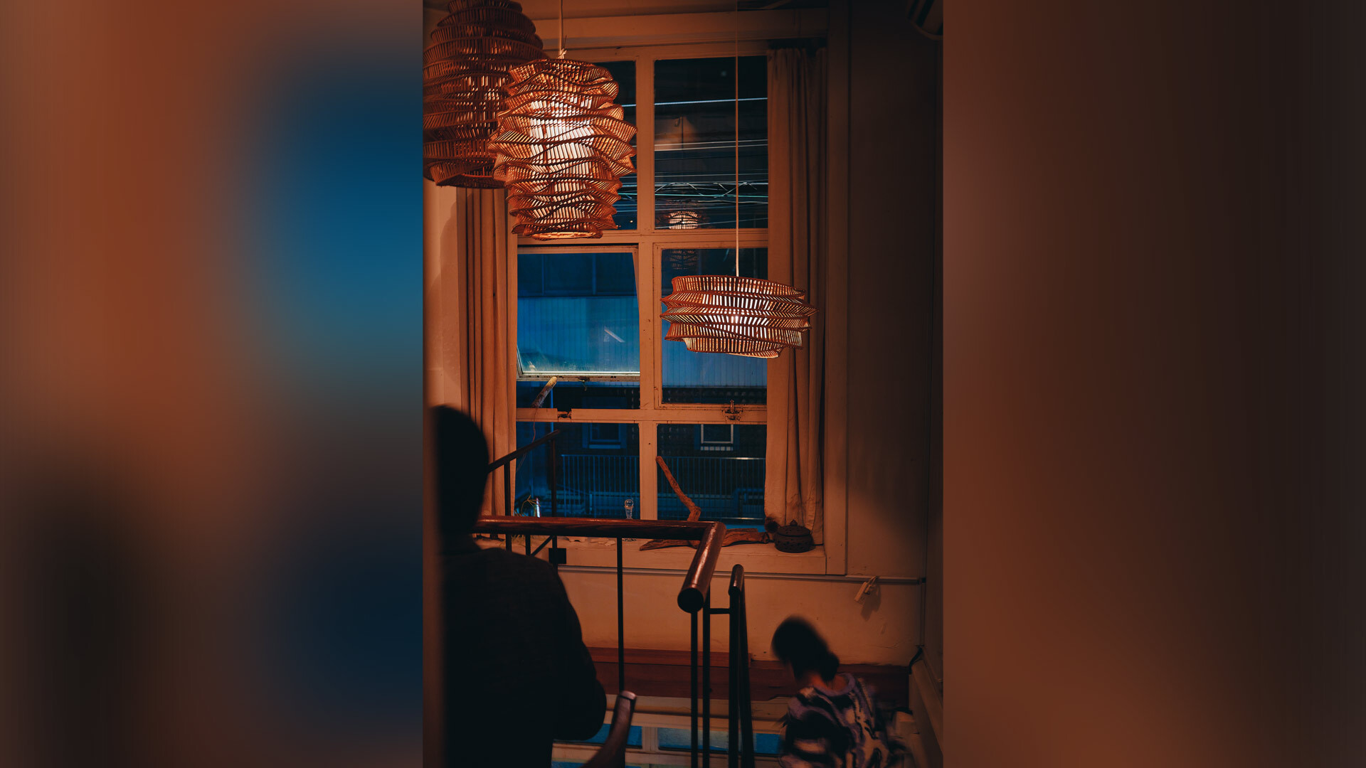 『BAR 希望』：店内（吹き抜け）