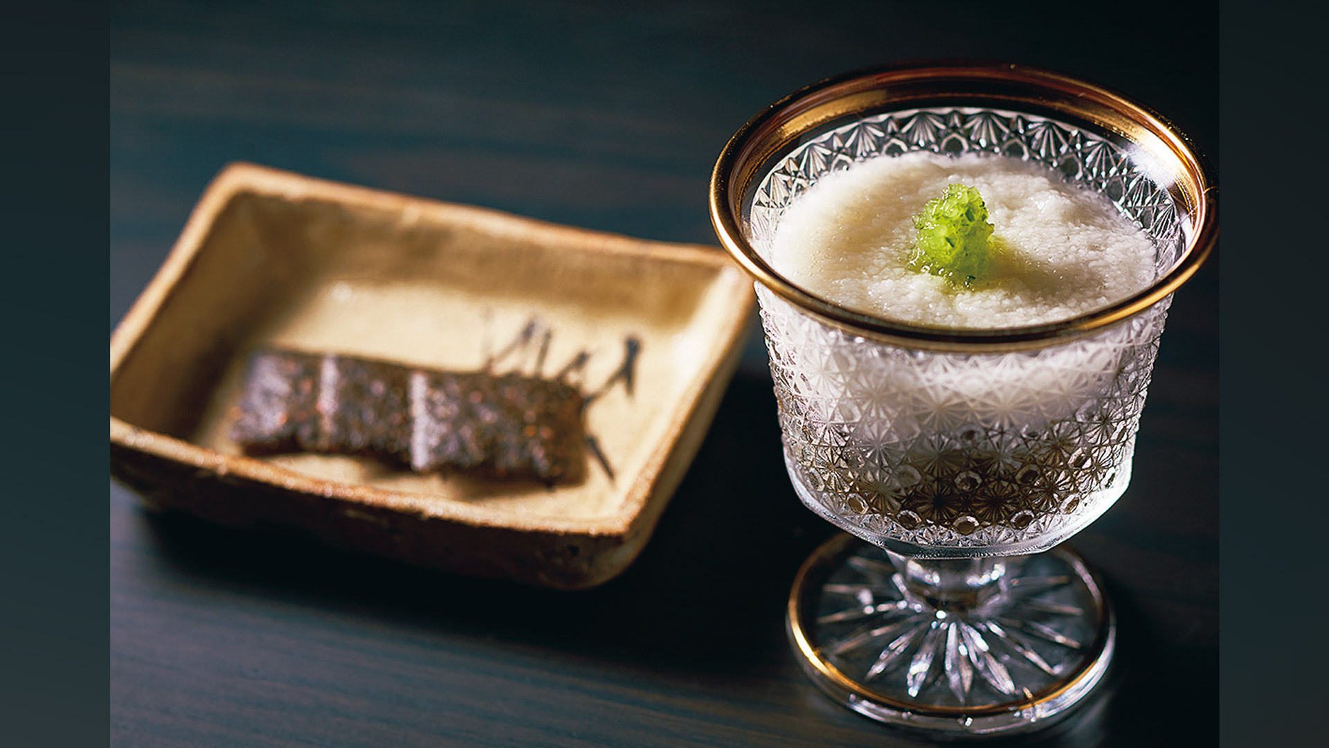 『実朴（みぼく）』：「実朴の三品」￥3,500より先付の一例。この日はとろろとみぞれきゅうりをあしらったもずく酢、チーズと海苔のチュイル　