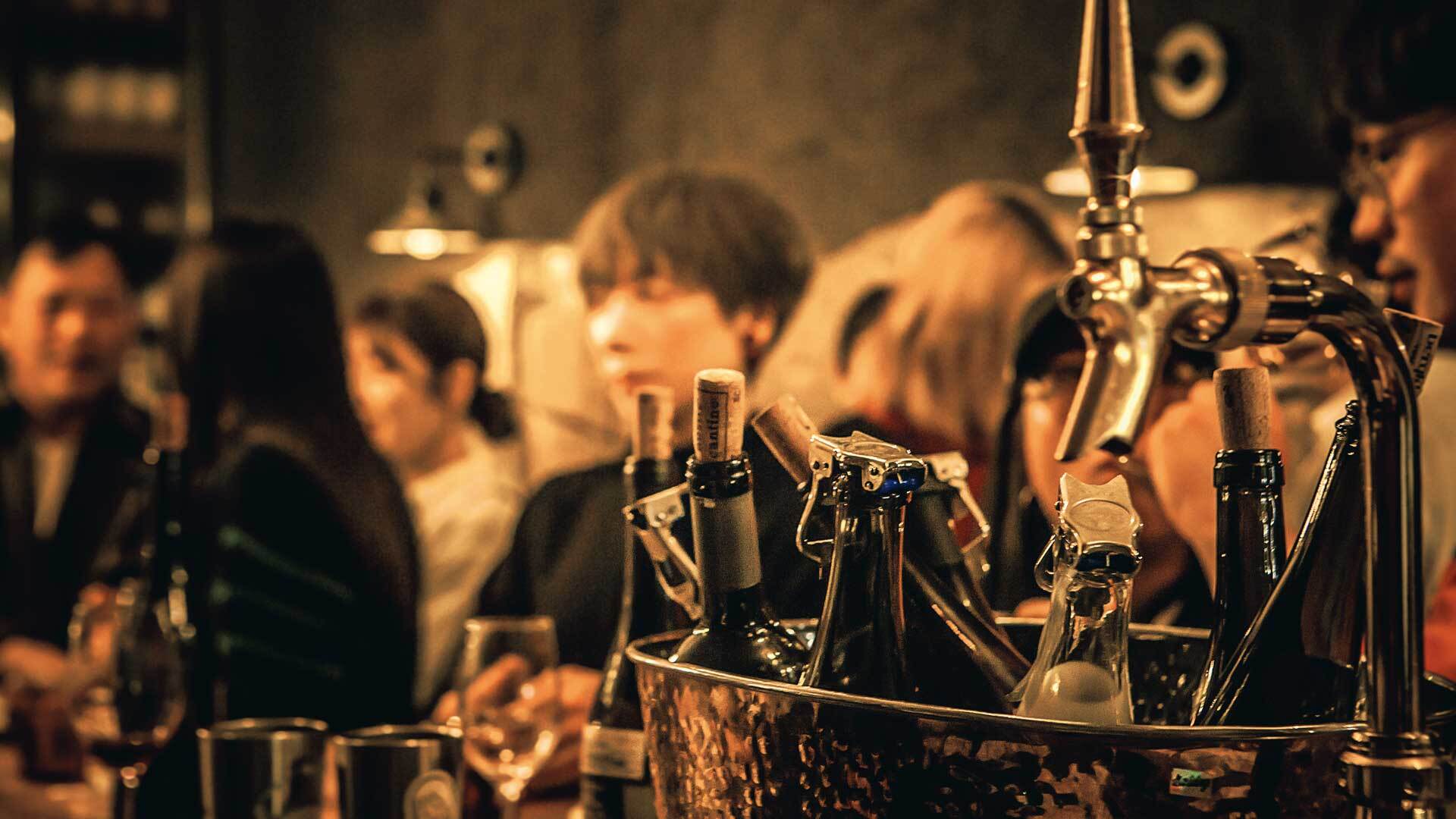 『neo』：いつもにぎわう店内