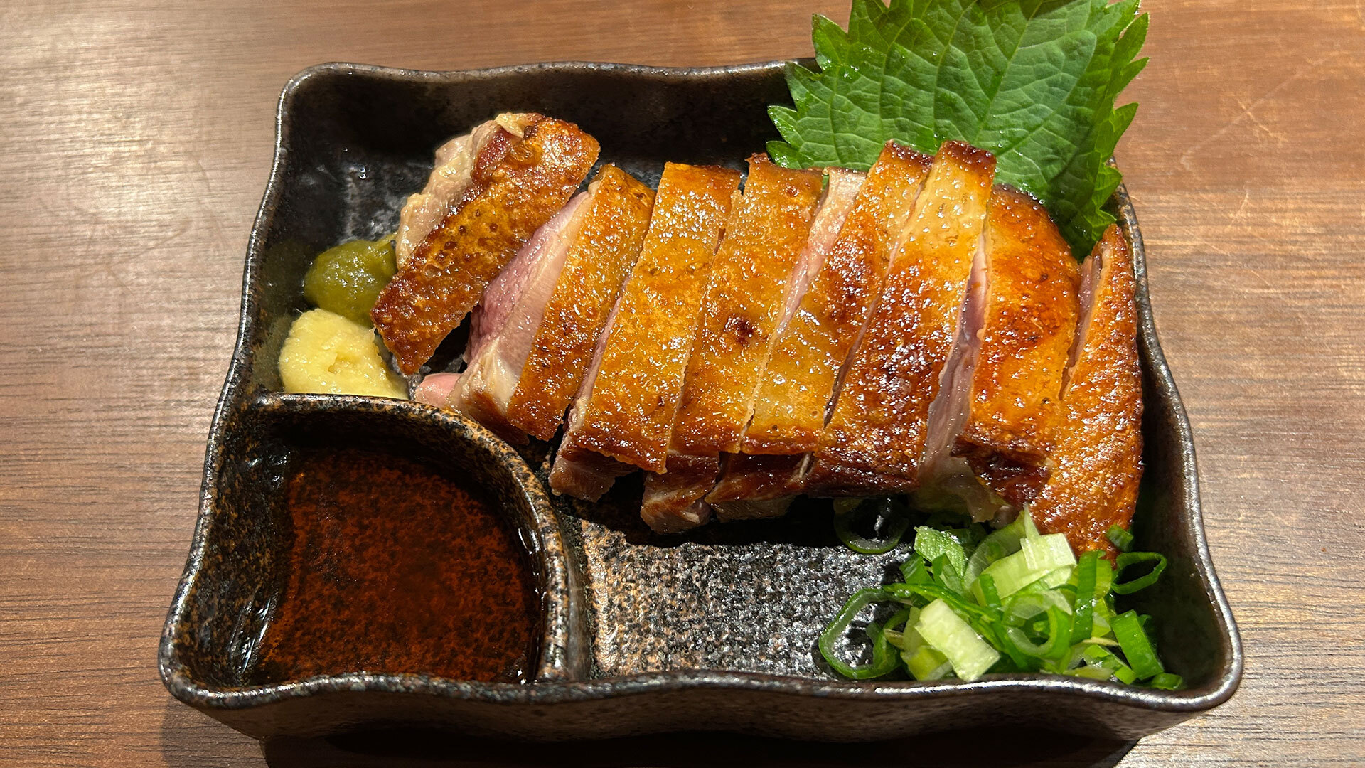 『にんにく鶏焼肉サン』：「ももたたき 大和肉鶏」1,408円