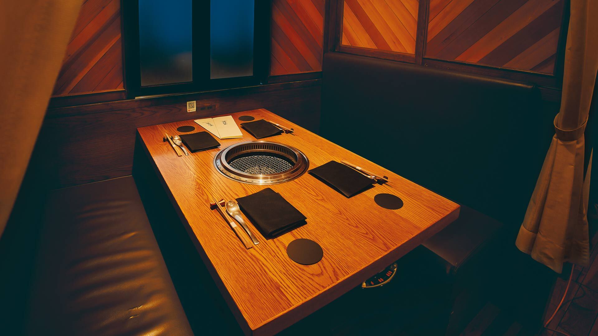 『誇味山（こみやま）』：店内（半個室）