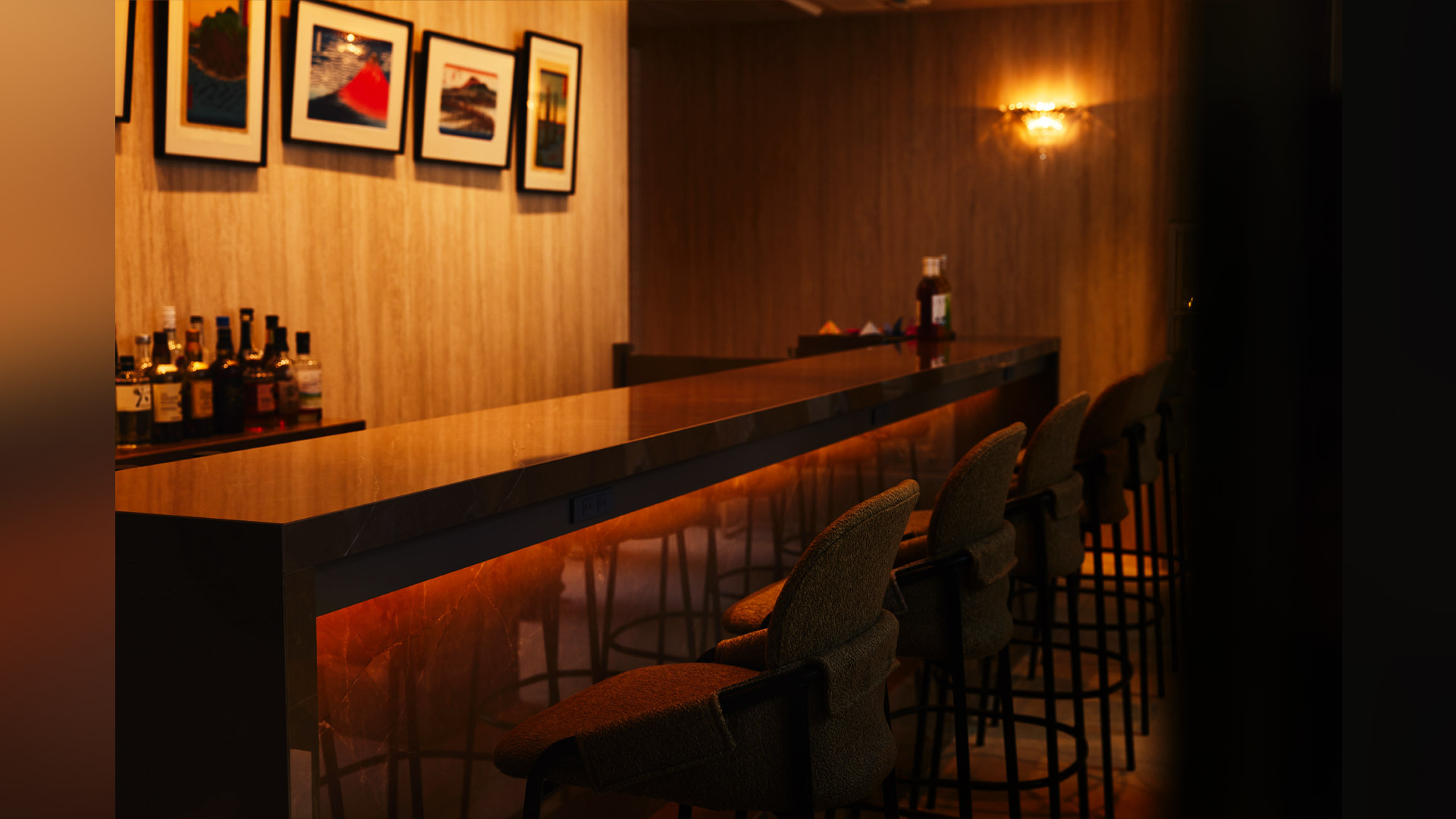 『BAR 36』：店内
