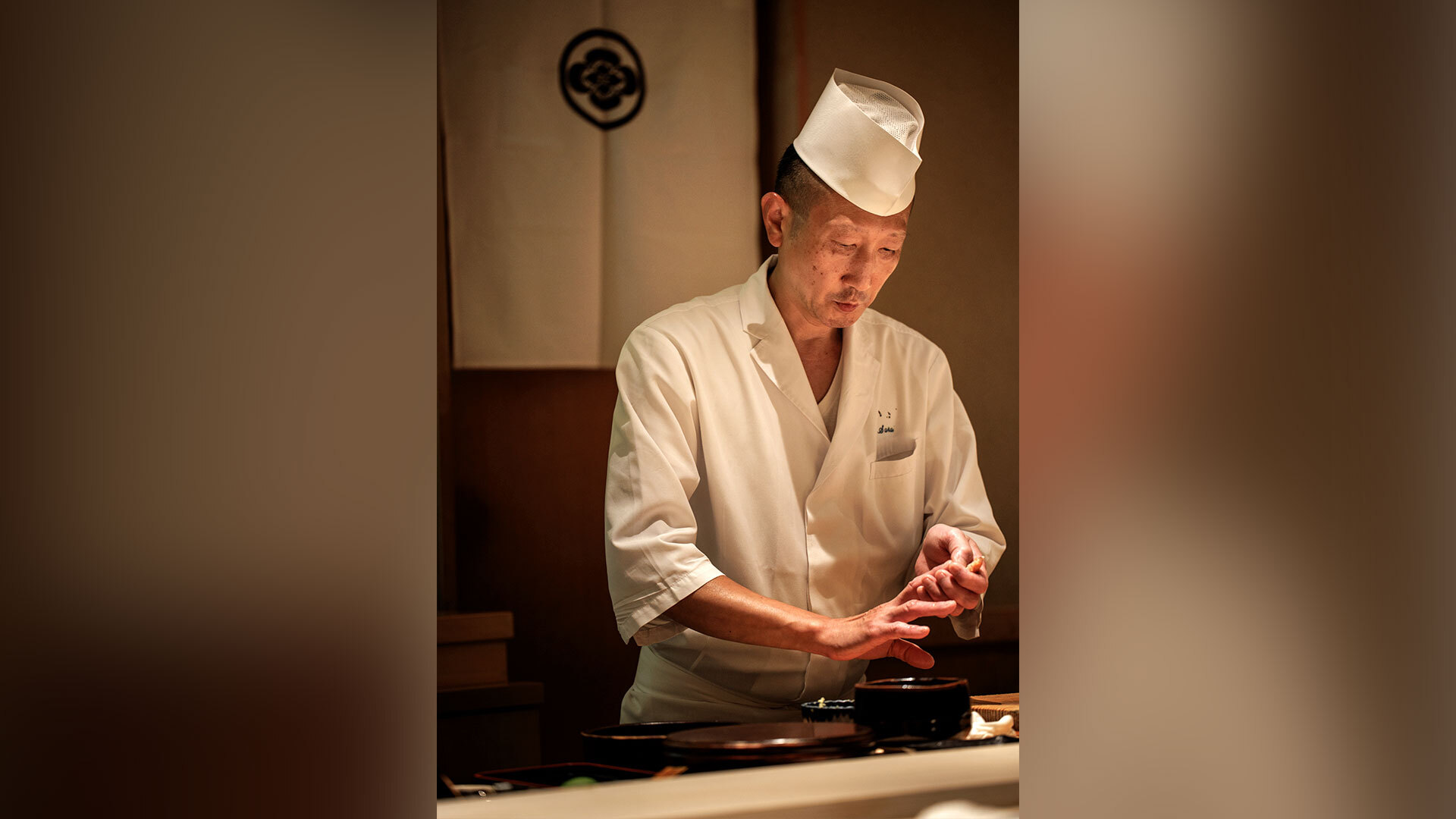 『鮨 きよし』：店主の酒井清志さん