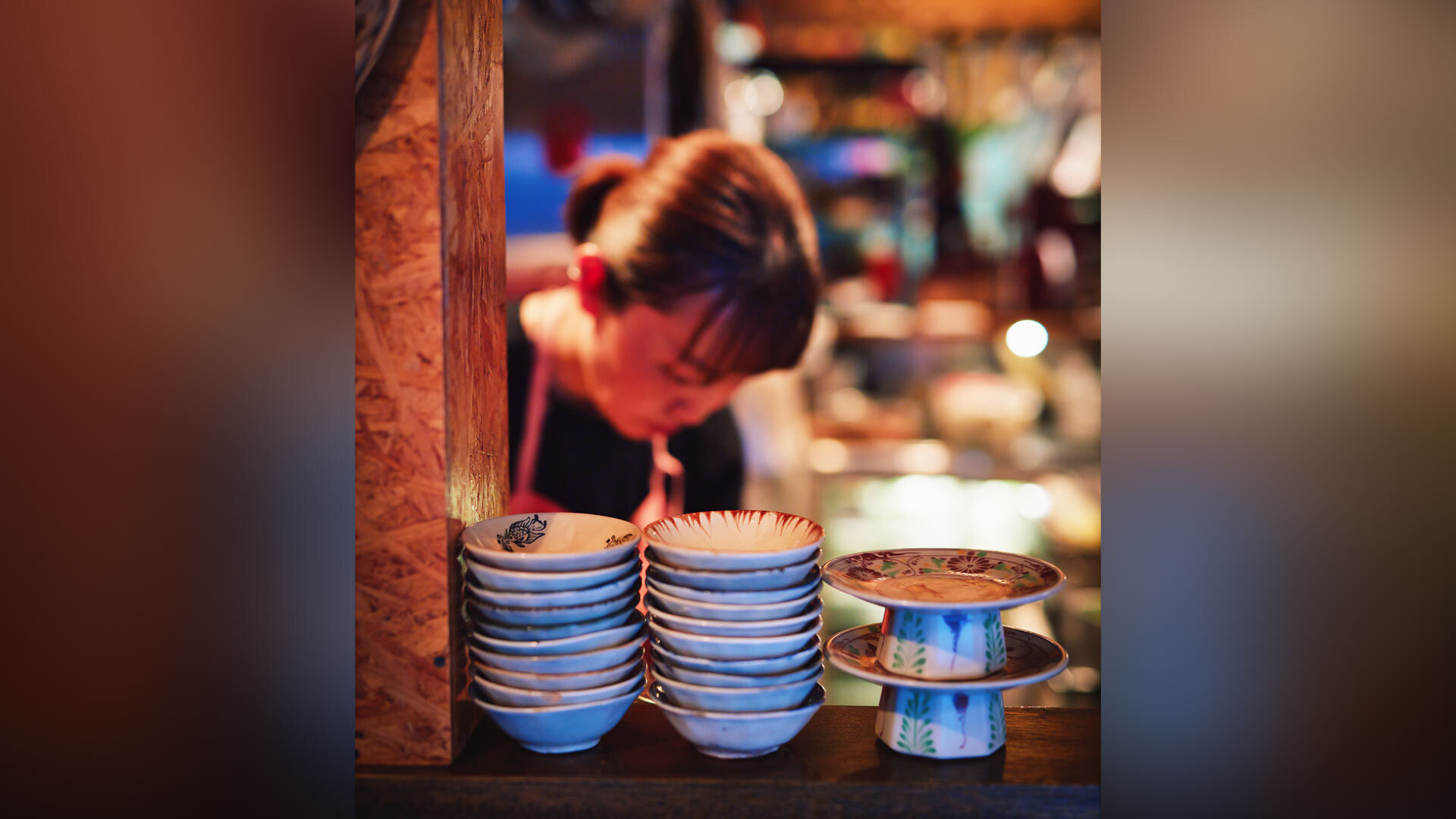 『cafe ＆ bar MÉLI-MÉLO』：吉田清美さんが調理をメインにカウンターに立つ