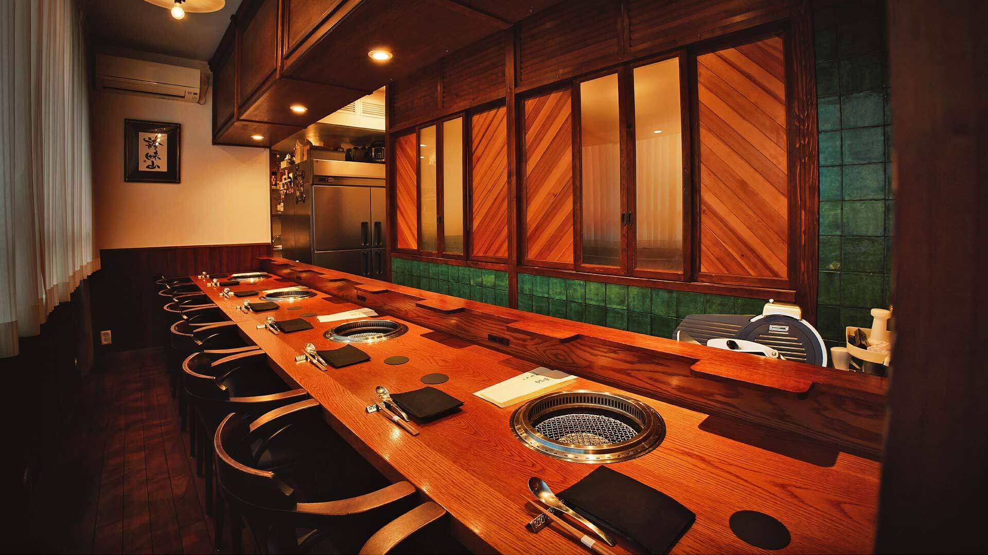 『誇味山（こみやま）』：店内（カウンター席）