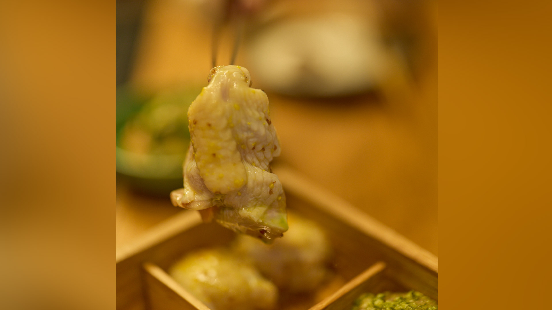 『鳥焼と鳥鍋 囲』：「囲箱」￥3,300（要予約）より