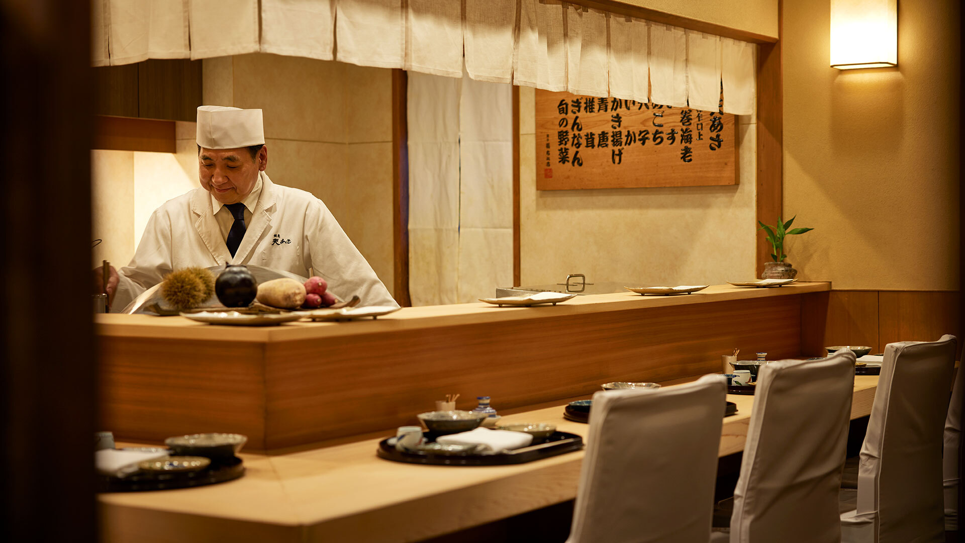 『銀座 天あさ』：大将の角田 謙さん