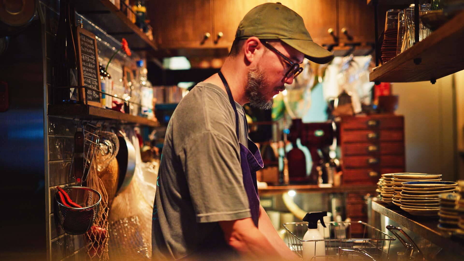 『cafe ＆ bar MÉLI-MÉLO』：店主の吉田清志さん