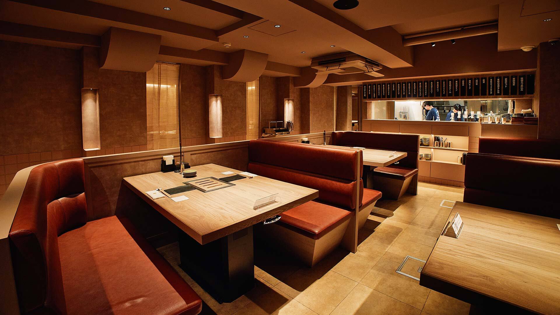 『ガリバタうし松』：店内