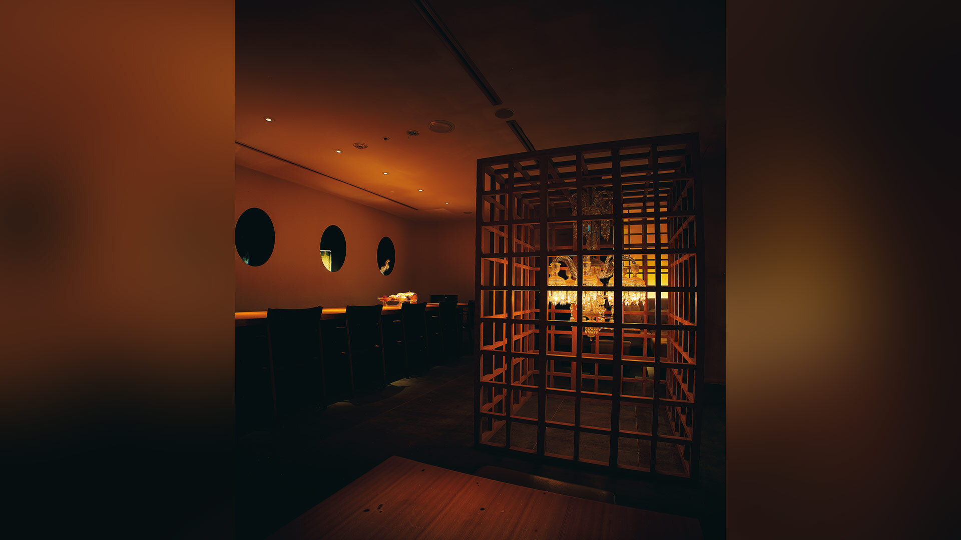 『under（アンダー）』：店内