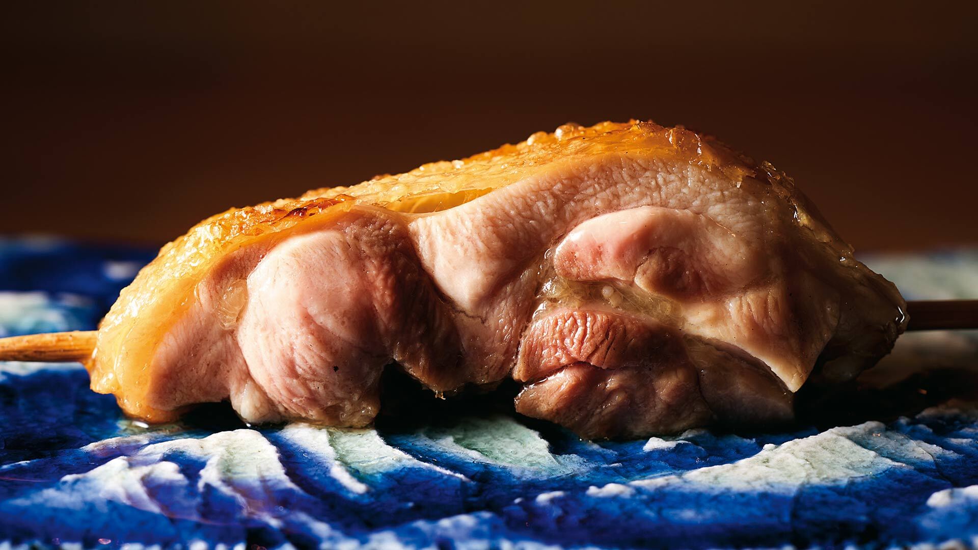 『焼鳥 空』：おまかせコース（￥20,000）より「腿肉」