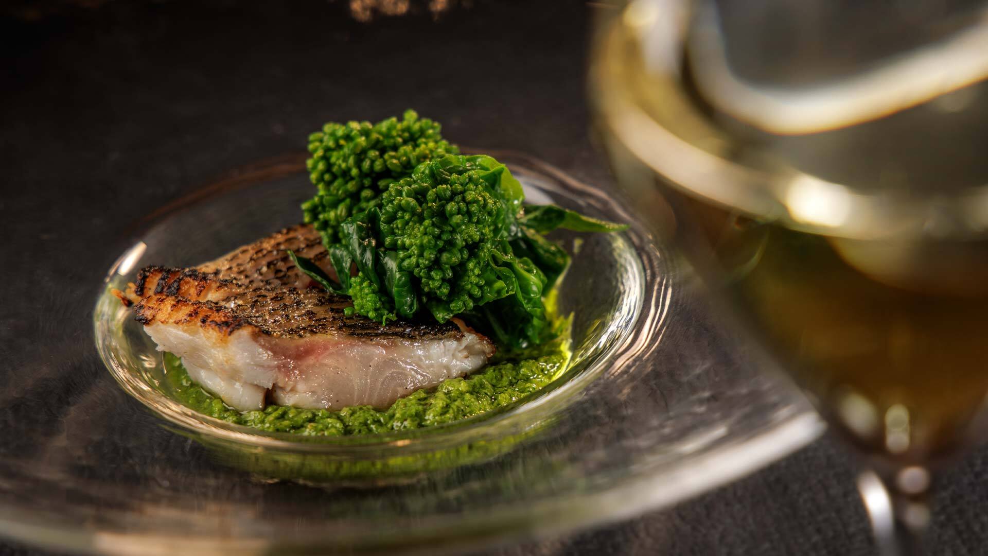 『KANTA』：おまかせコースより「イサキの炙り椒麻ソース」